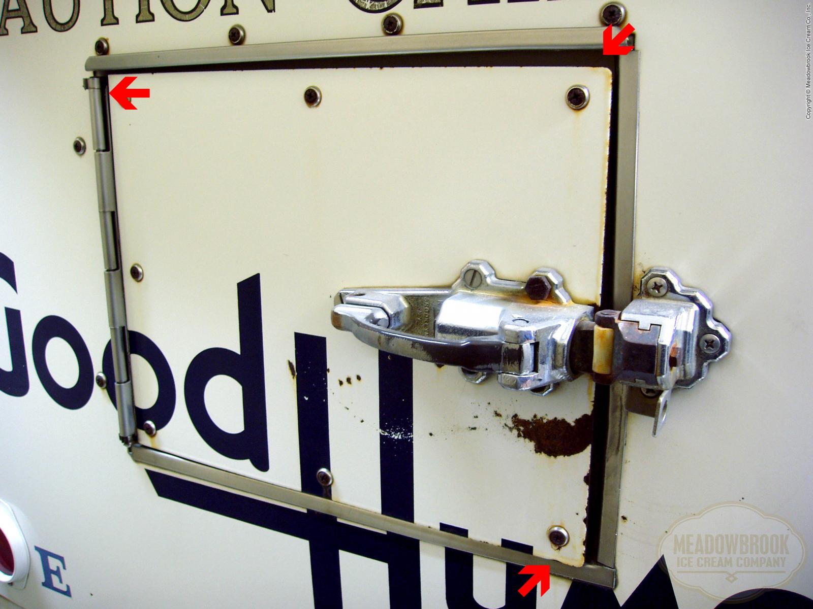 Freezer Door Hinge for F250 Conventional Good Humor Truck (Hopper